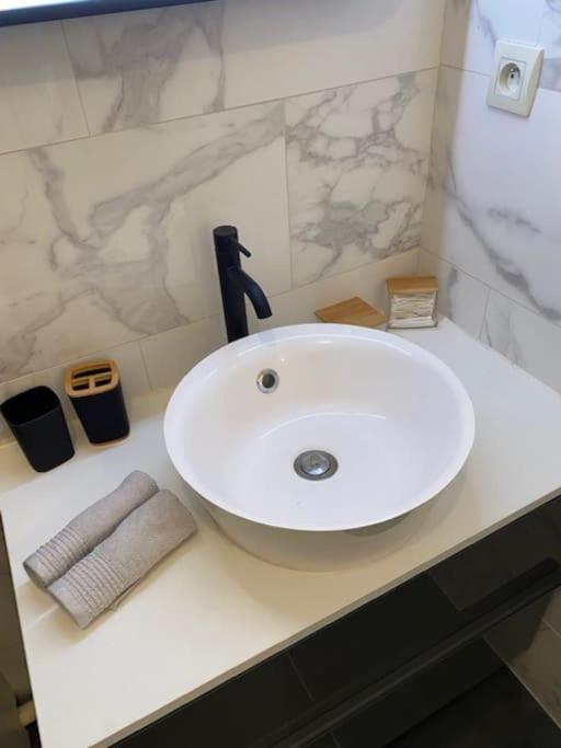 Mulhouse Grand T2 -  La Fonderie -Parking Gratuit Apartment Luaran gambar